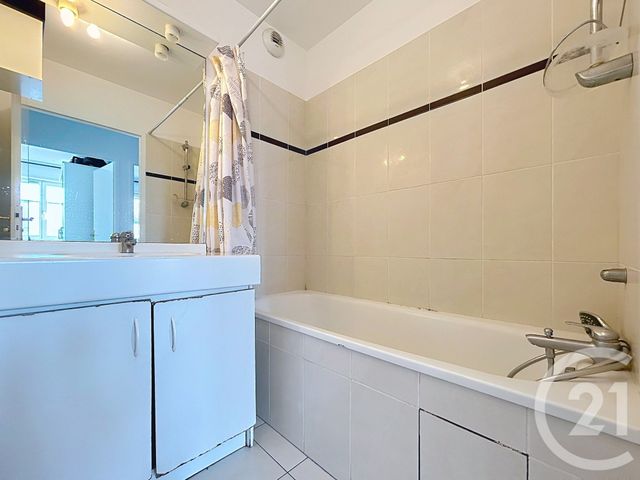 Appartement F4 à vendre - 4 pièces - 82.04 m2 - MONTMAGNY - 95 - ILE-DE-FRANCE - Century 21 Le Domaine