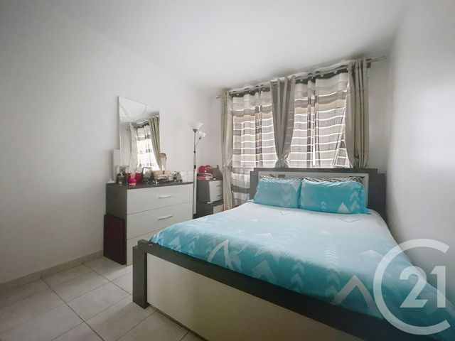 Appartement à vendre - 4 pièces - 74.16 m2 - EPINAY SUR SEINE - 93 - ILE-DE-FRANCE - Century 21 Le Domaine