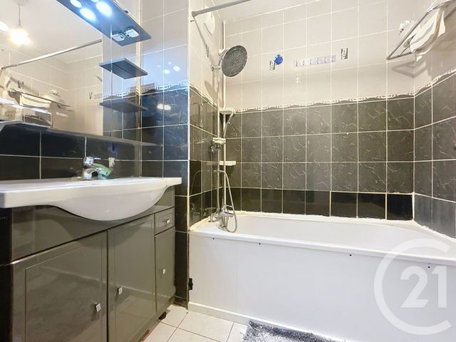 Appartement à vendre - 4 pièces - 74.16 m2 - EPINAY SUR SEINE - 93 - ILE-DE-FRANCE - Century 21 Le Domaine