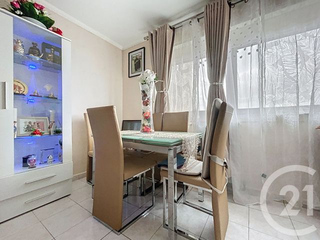 Appartement à vendre - 4 pièces - 74.16 m2 - EPINAY SUR SEINE - 93 - ILE-DE-FRANCE - Century 21 Le Domaine