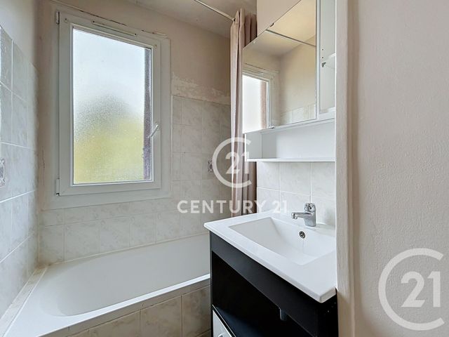 Appartement F3 à vendre - 3 pièces - 51.6 m2 - EPINAY SUR SEINE - 93 - ILE-DE-FRANCE - Century 21 Le Domaine
