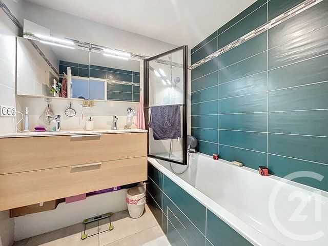 Appartement F5 à vendre - 5 pièces - 87.61 m2 - EPINAY SUR SEINE - 93 - ILE-DE-FRANCE - Century 21 Le Domaine